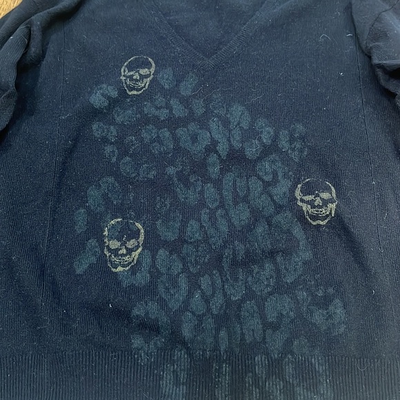 Label + Thread Woman’s Black Skull Sweater Size XS - Picture 4 of 7